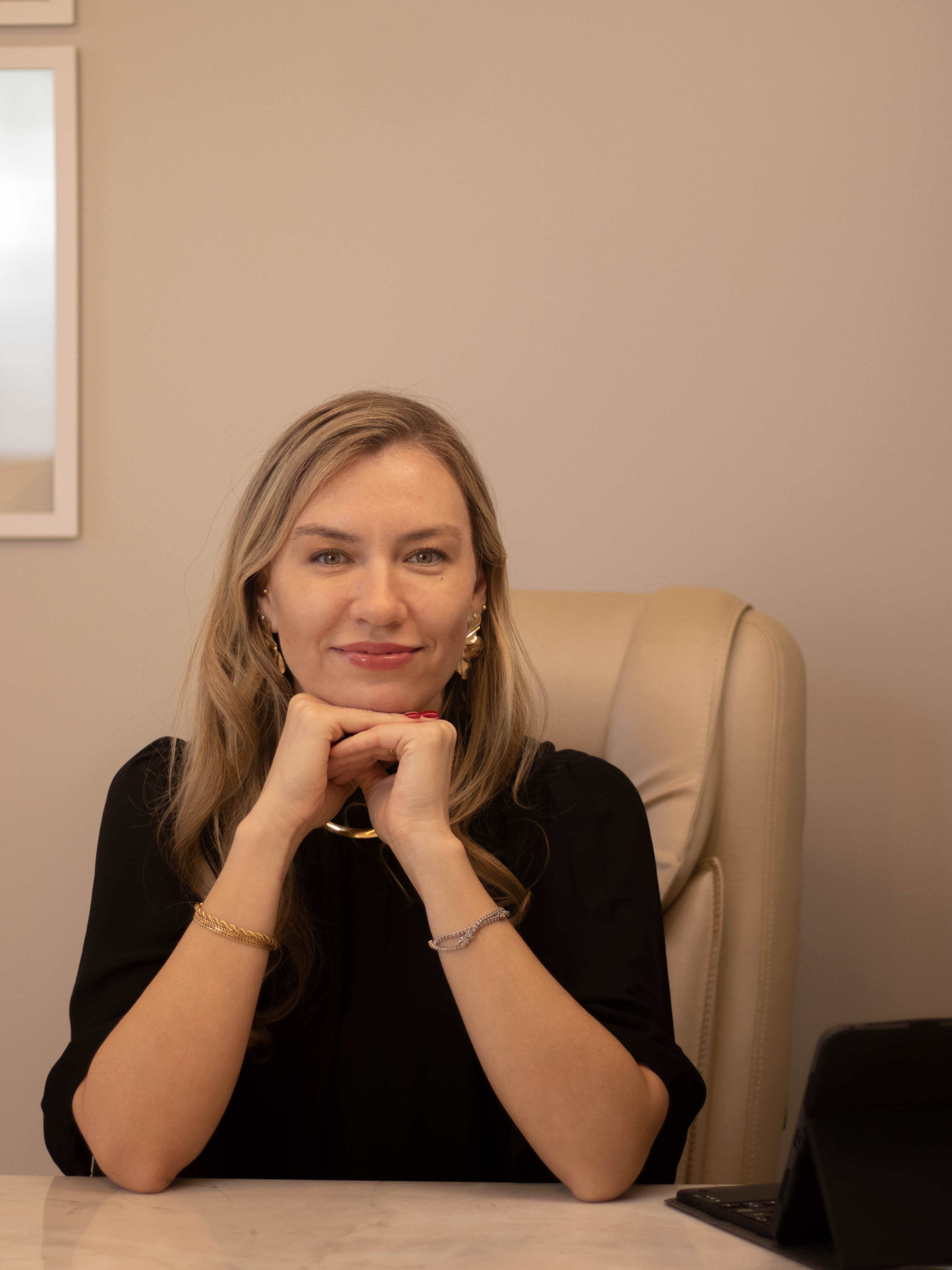 Dra. Jaqueline Buss — Estética Facial e Corporal